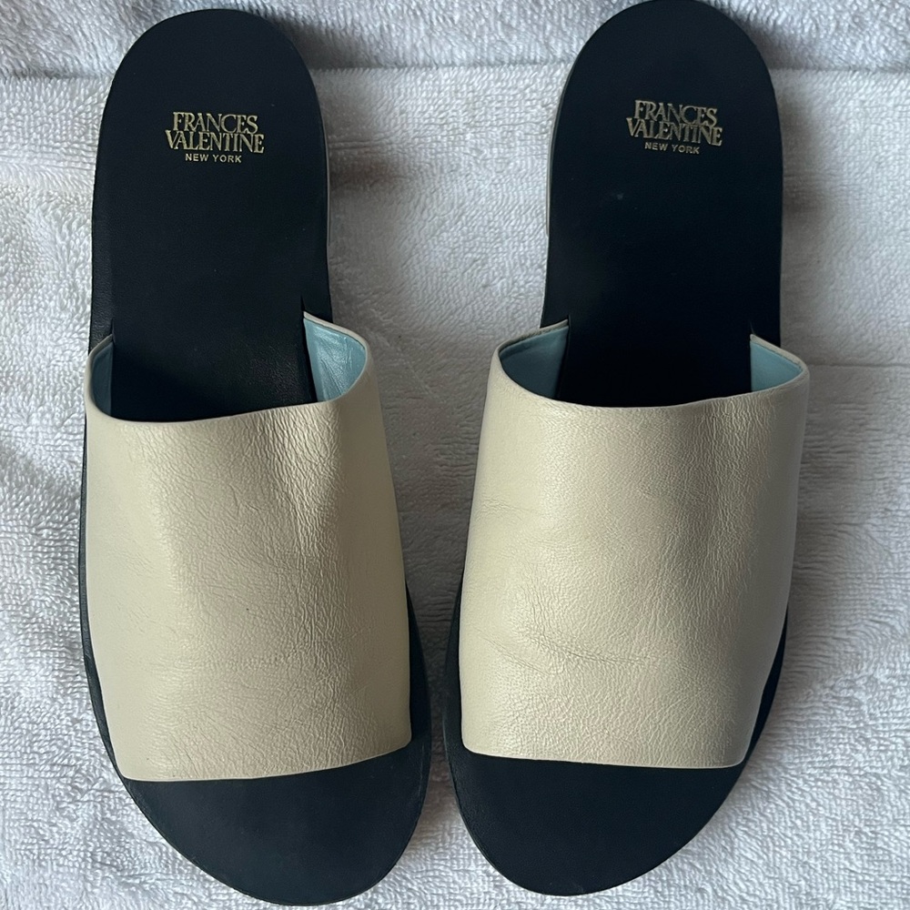 Frances Valentine Black and Cream sandal slides, size 7.5B.